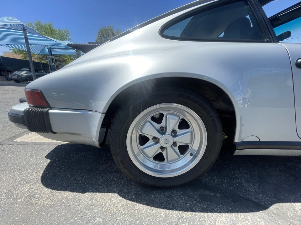 1987 Porsche 911 Carrera 3.2 - Image 28 of 31