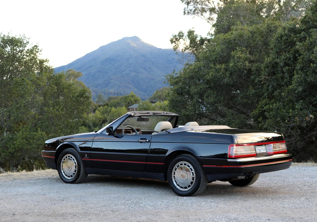 1991 Cadillac Allante - Image 17 of 31