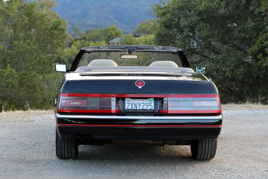 1991 Cadillac Allante - Image 16 of 31