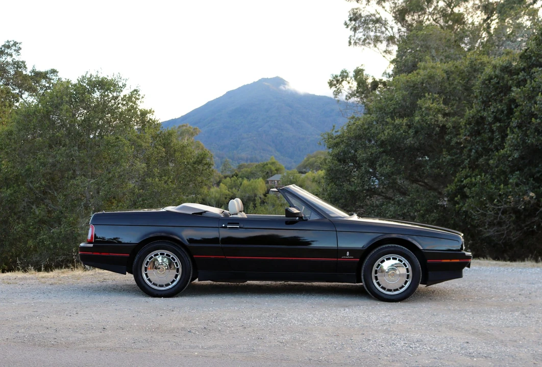 1991 Cadillac Allante - Image 11 of 31