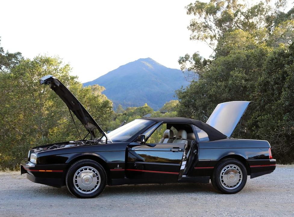 1991 Cadillac Allante - Image 23 of 31