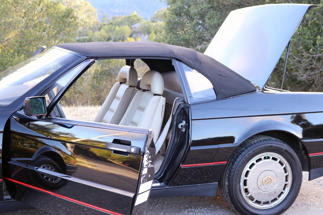 1991 Cadillac Allante - Image 25 of 31