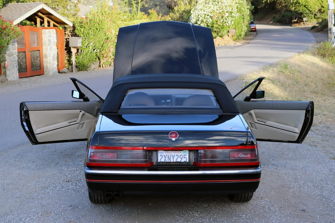 1991 Cadillac Allante - Image 24 of 31