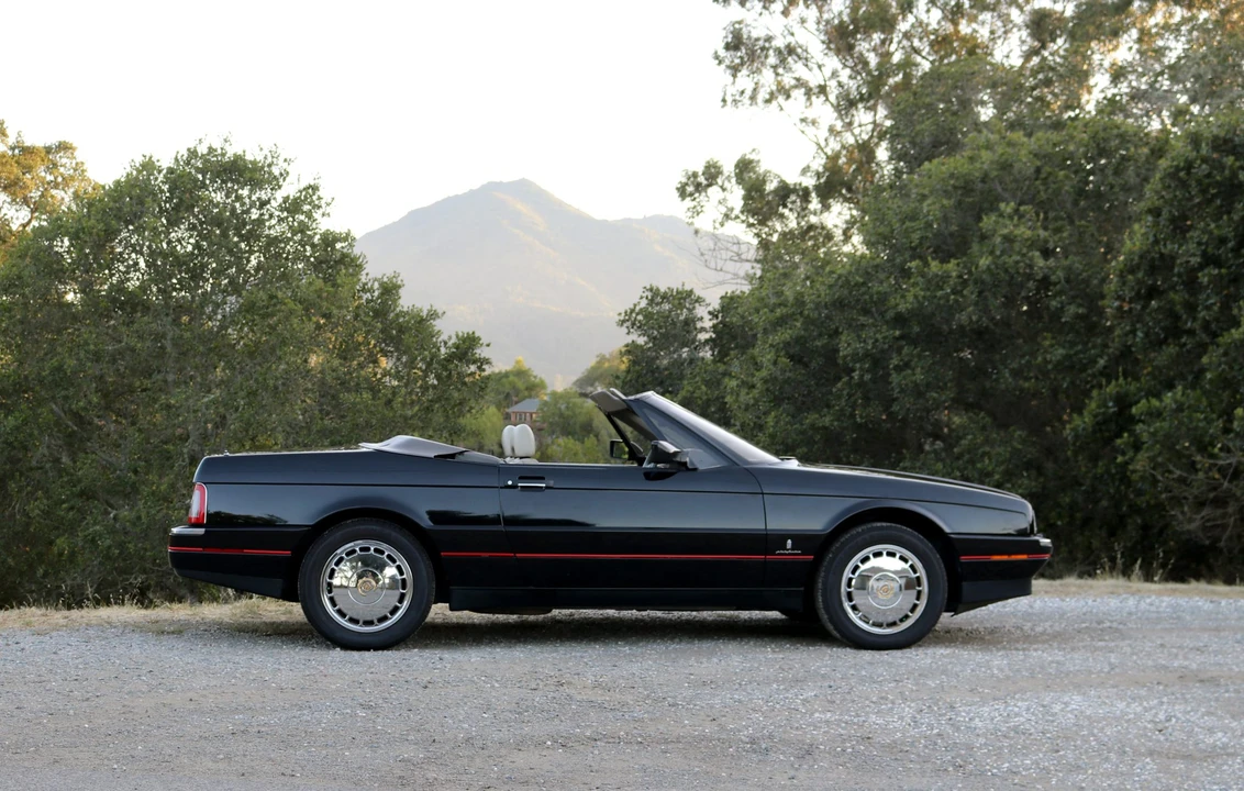 1991 Cadillac Allante - Image 12 of 31