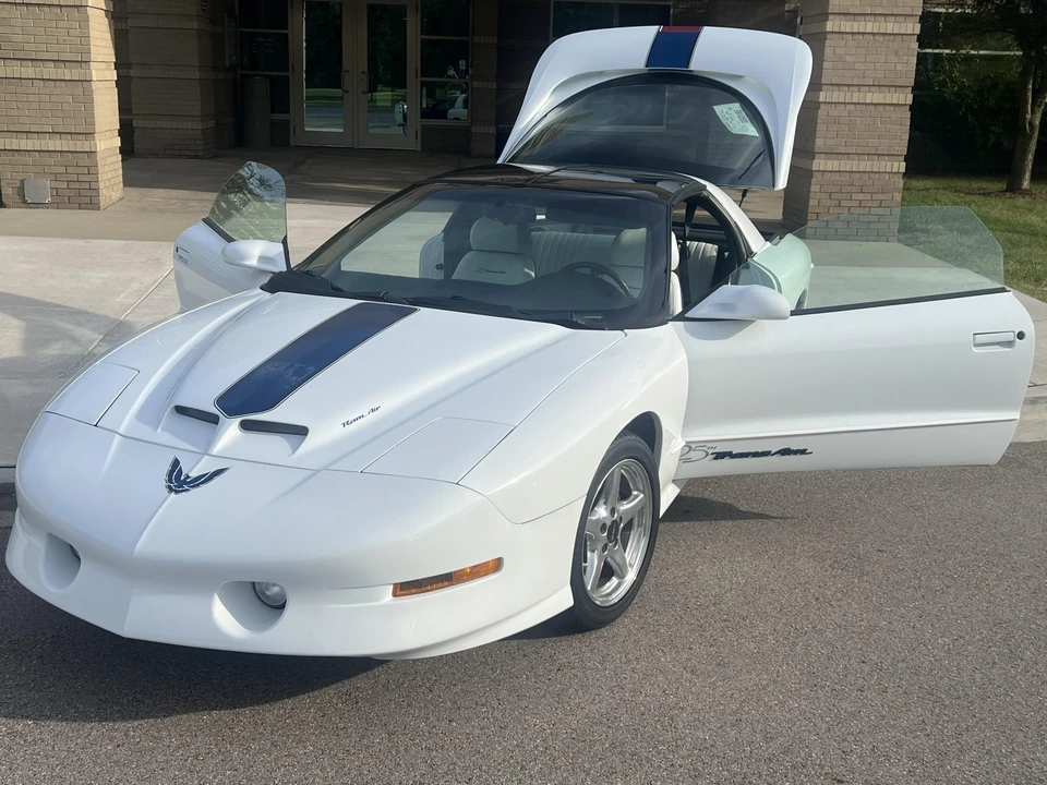 1994 Pontiac Firebird Trans Am 4th Gen - Image 15 of 31