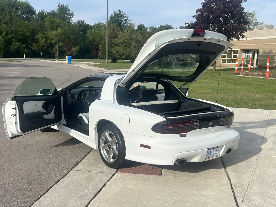 1994 Pontiac Firebird Trans Am 4th Gen - Image 17 of 31