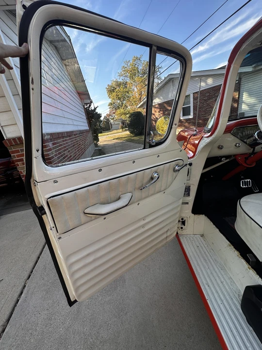 1959 Chevrolet Task Force - Image 21 of 31