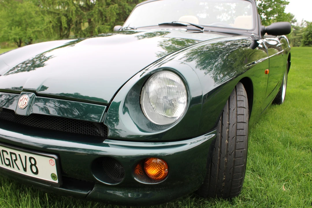 MG RV8 - Image 28 of 31