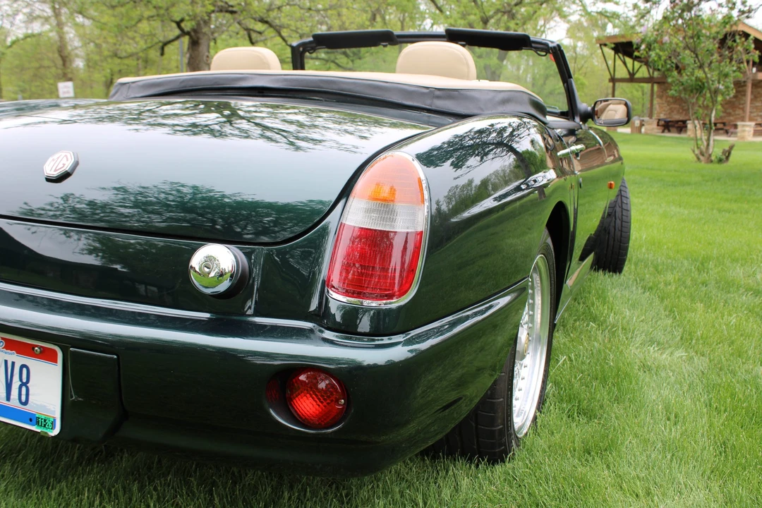 MG RV8 - Image 30 of 31