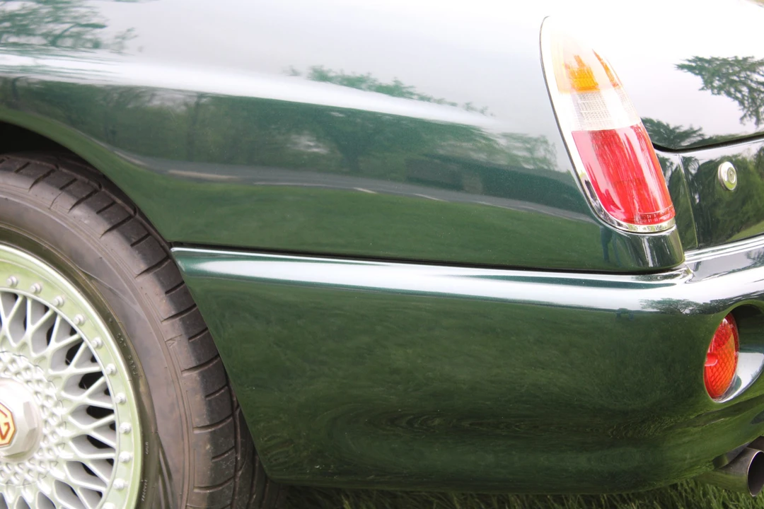 MG RV8 - Image 23 of 31