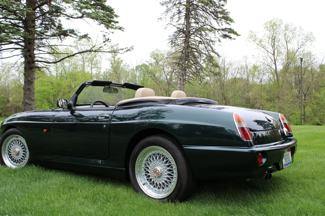 MG RV8 - Image 16 of 31