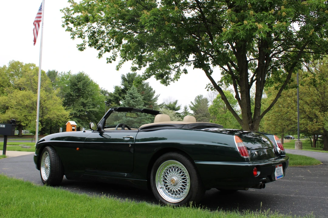 MG RV8 - Image 6 of 31