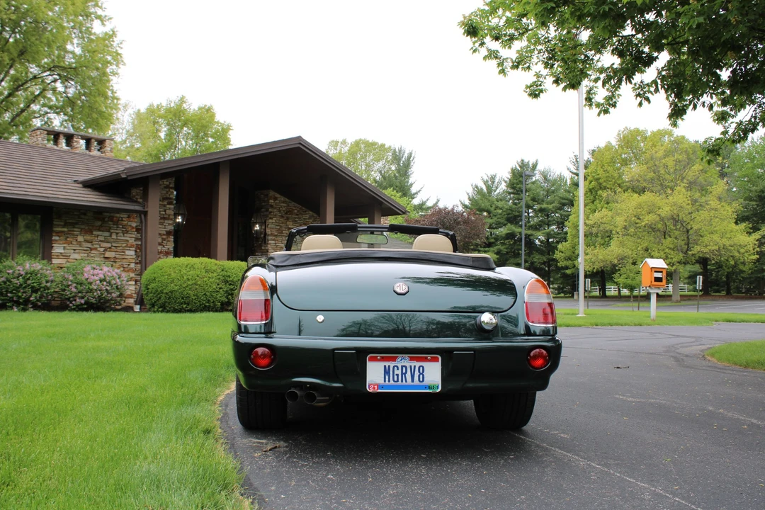 MG RV8 - Image 5 of 31