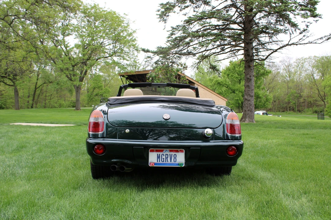MG RV8 - Image 14 of 31