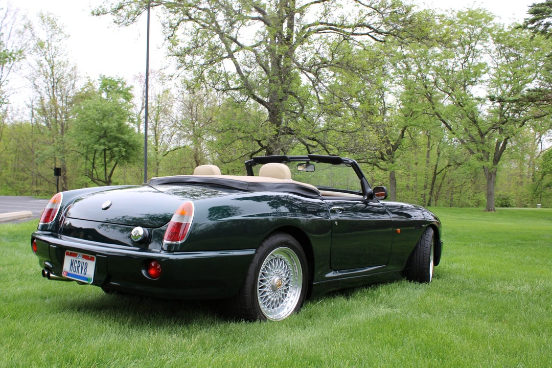 MG RV8 - Image 13 of 31