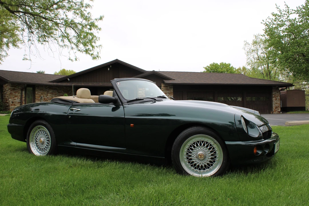 MG RV8 - Image 11 of 31