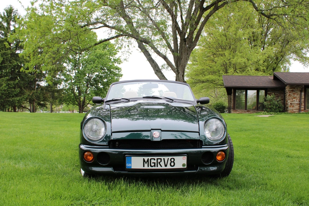 MG RV8 - Image 9 of 31