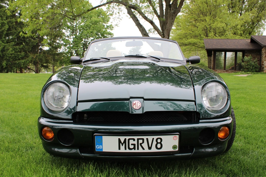 MG RV8 - Image 10 of 31