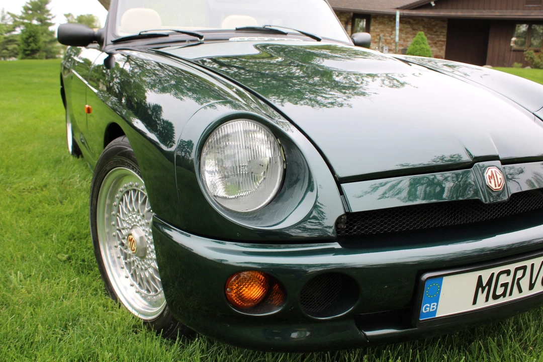MG RV8 - Image 27 of 31
