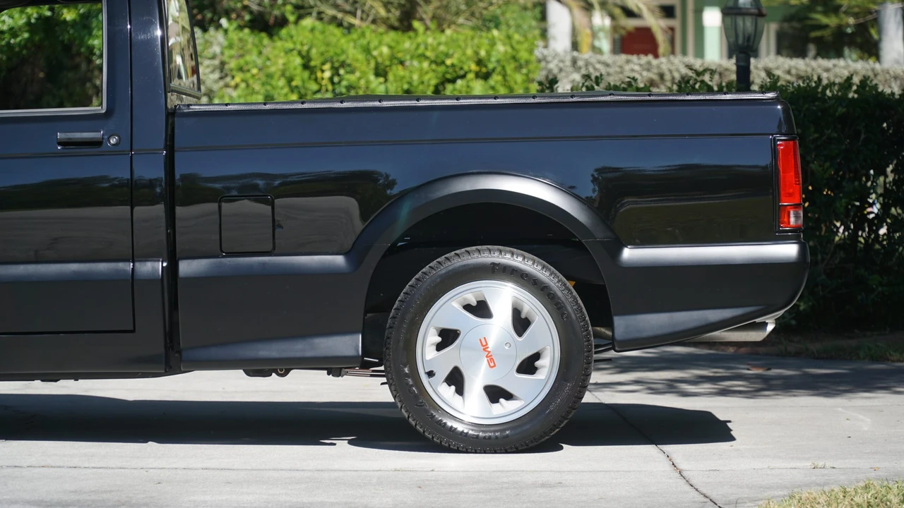 1991 GMC Syclone - Image 25 of 31