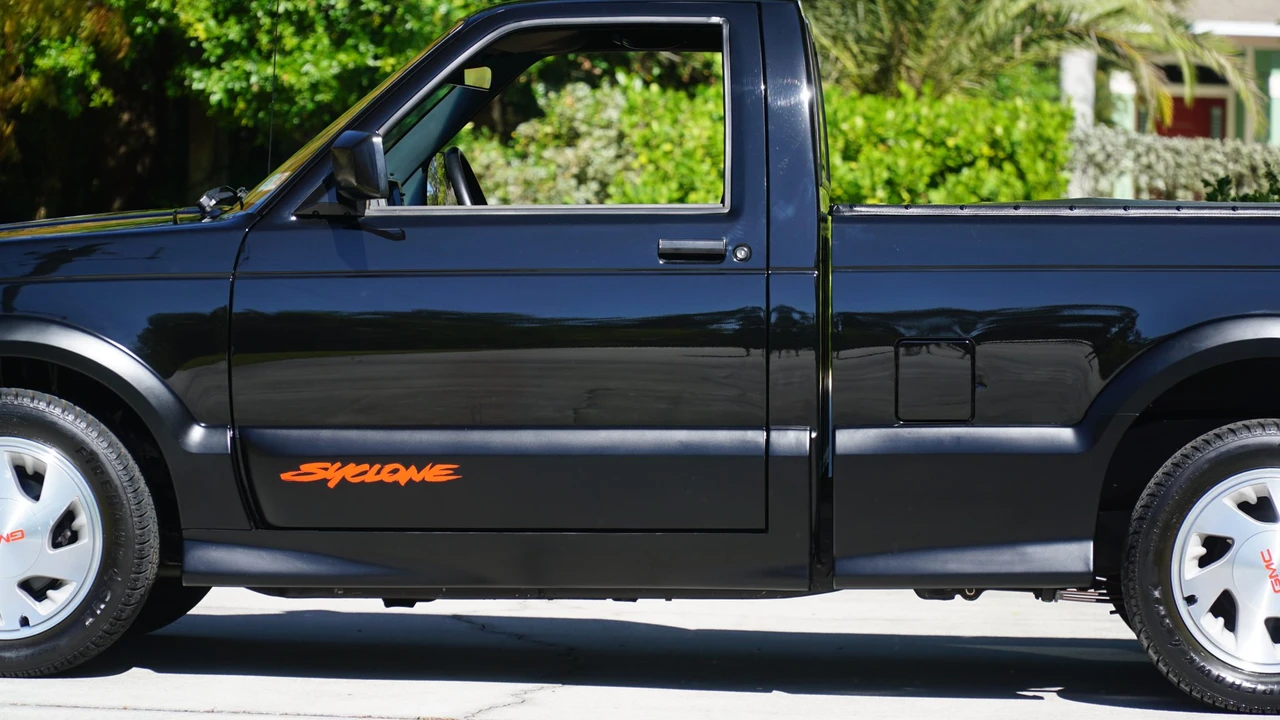 1991 GMC Syclone - Image 26 of 31