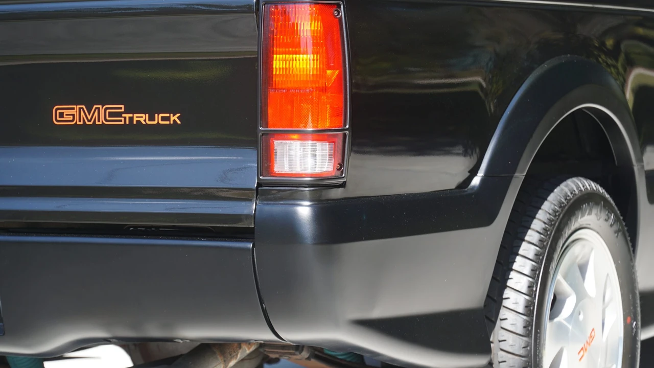 1991 GMC Syclone - Image 29 of 31