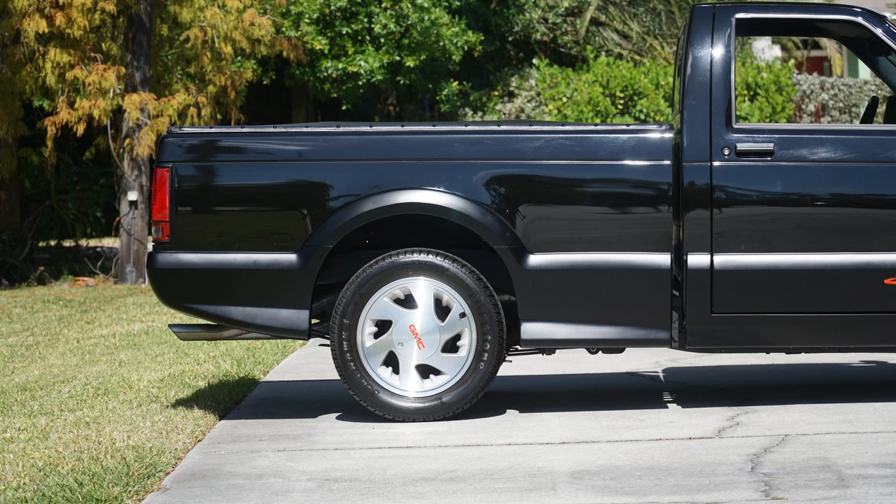 1991 GMC Syclone - Image 22 of 31