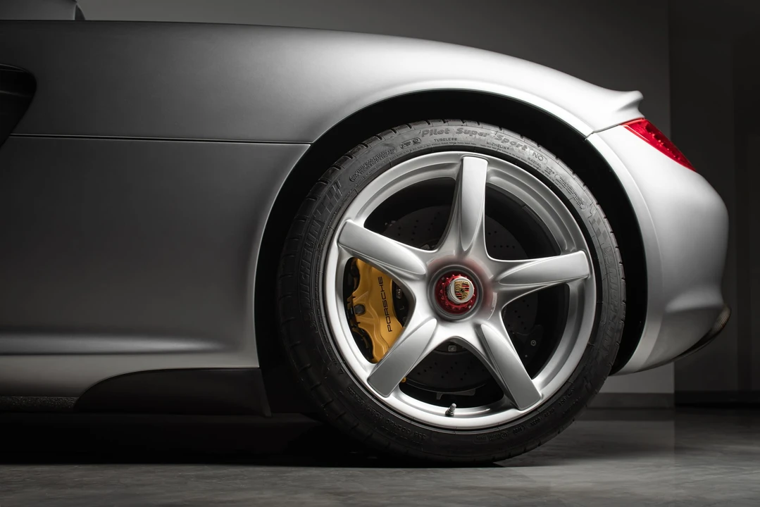 2005 Porsche Carrera GT - Image 24 of 31