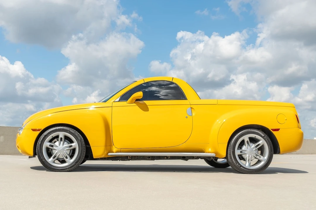 2004 Chevrolet SSR - Image 3 of 7