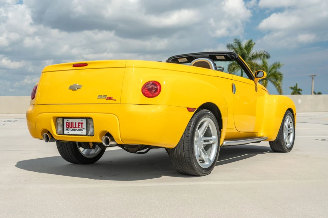 2004 Chevrolet SSR - Image 2 of 7