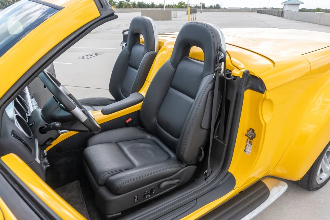 2004 Chevrolet SSR - Image 4 of 7