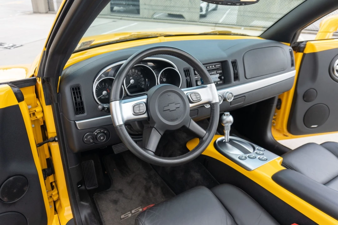 2004 Chevrolet SSR - Image 5 of 7