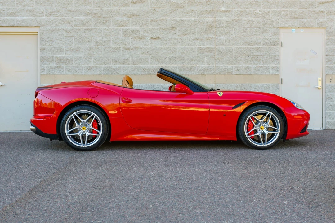 2015 Ferrari California T - Image 12 of 31