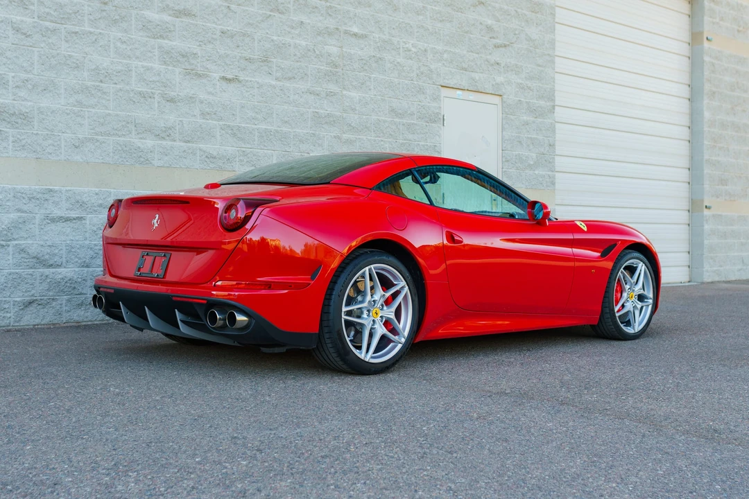 2015 Ferrari California T - Image 17 of 31