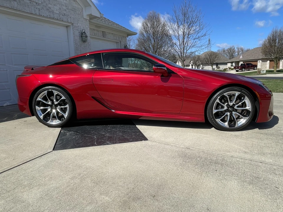 2018 Lexus LC - Image 19 of 31