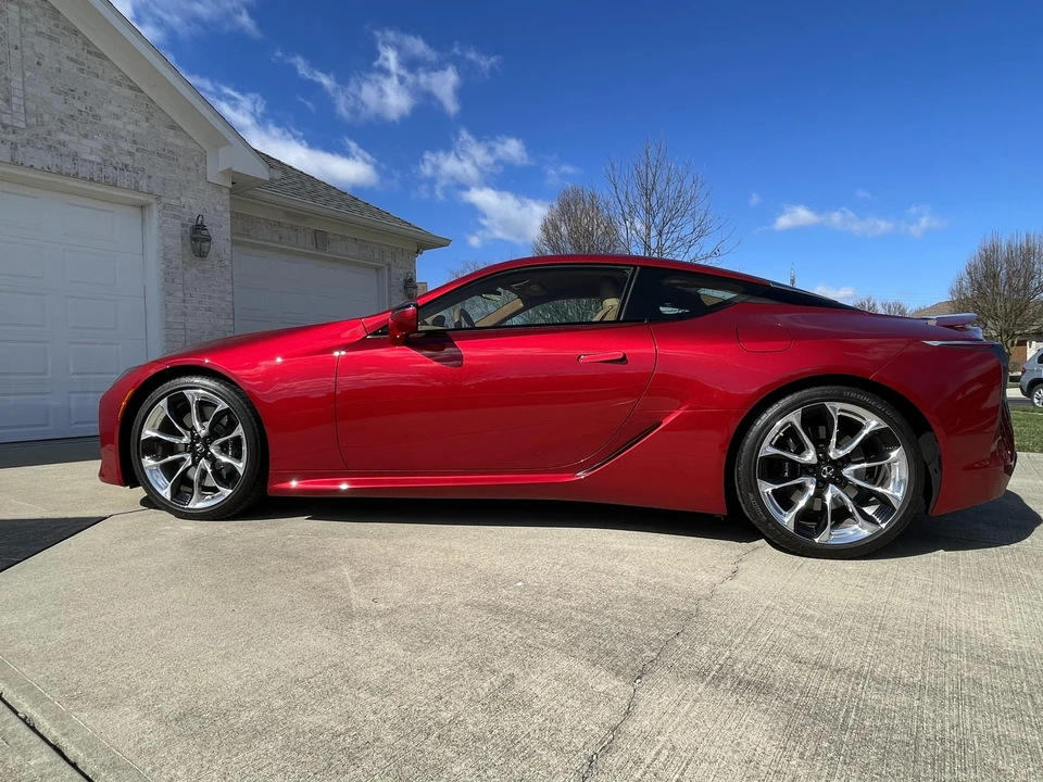 2018 Lexus LC - Image 9 of 31