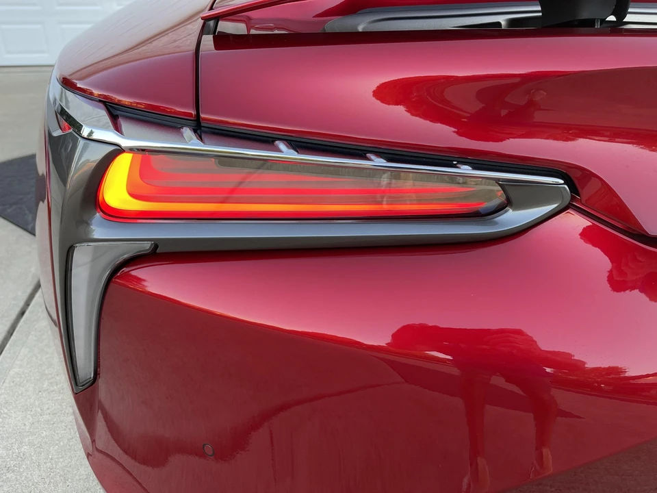 2018 Lexus LC - Image 29 of 31