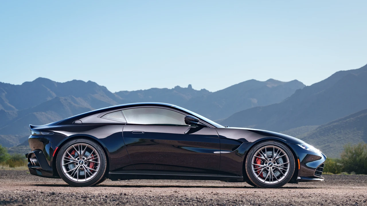 2021 Aston Martin - Image 19 of 31