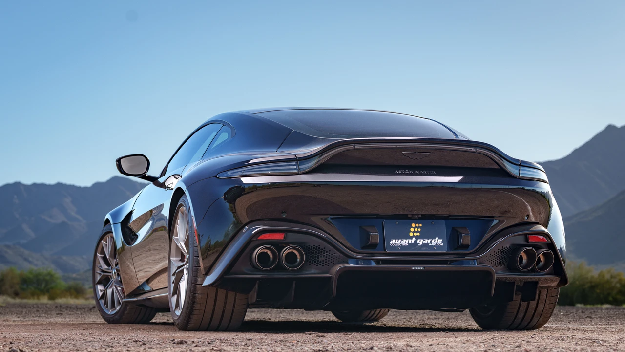2021 Aston Martin - Image 25 of 31
