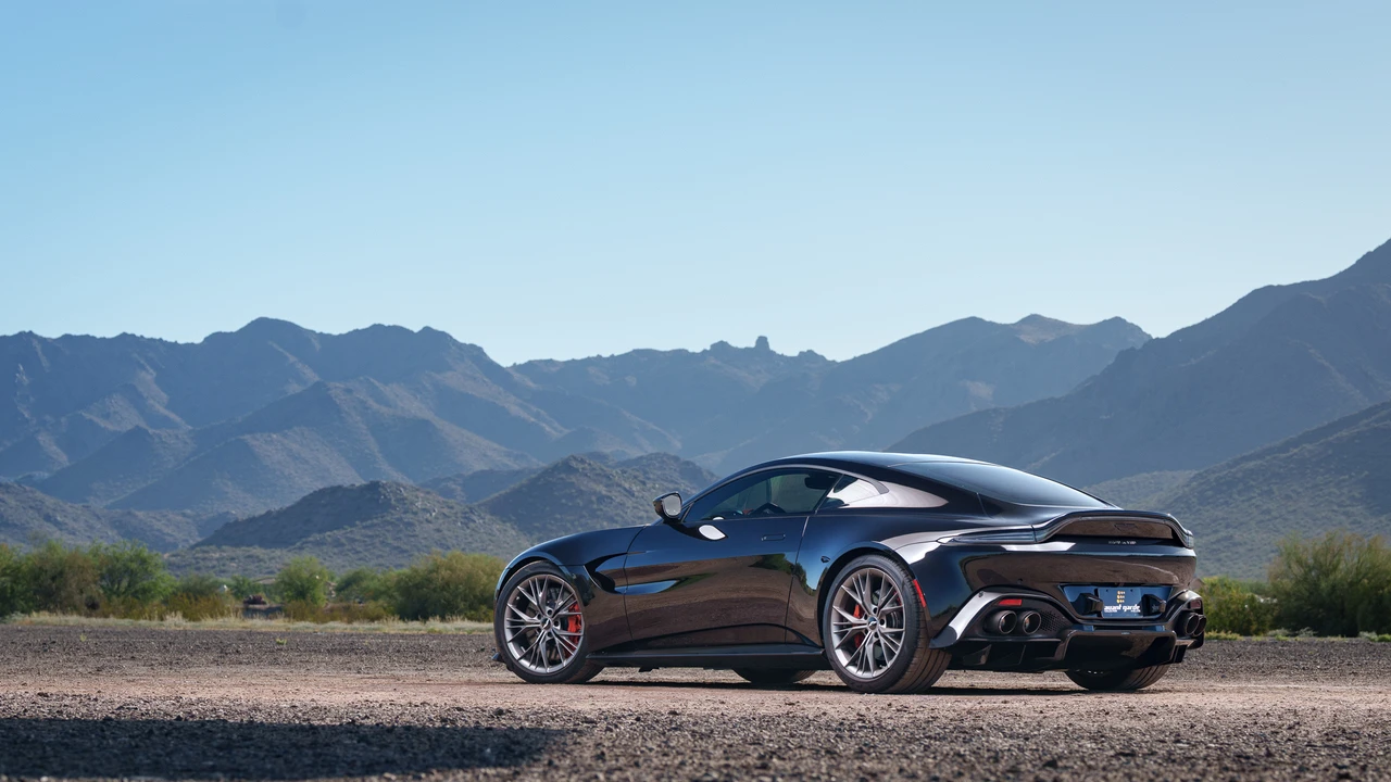 2021 Aston Martin - Image 26 of 31