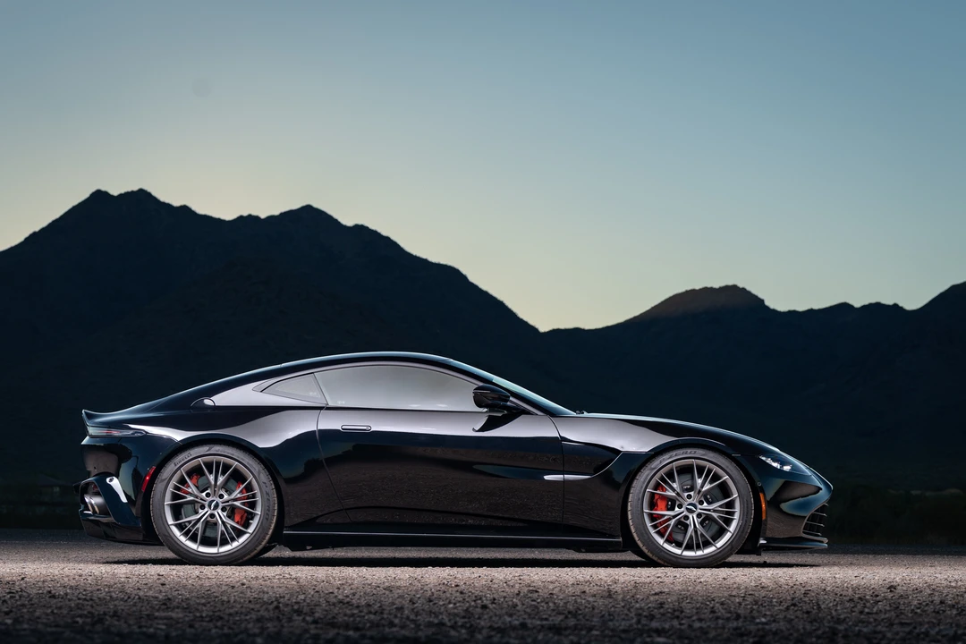 2021 Aston Martin V8 Vantage (2019+) - Image 2 of 31