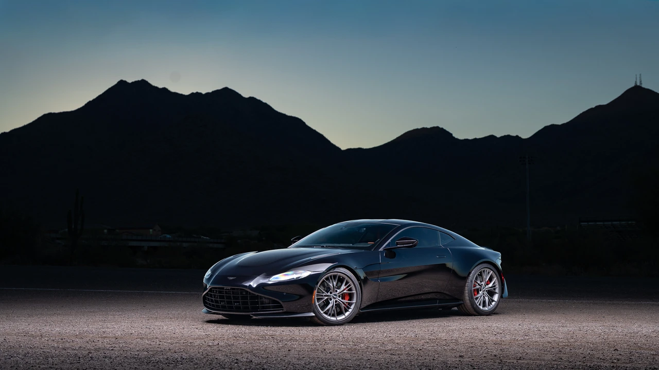 2021 Aston Martin V8 Vantage (2019+) - Image 4 of 31