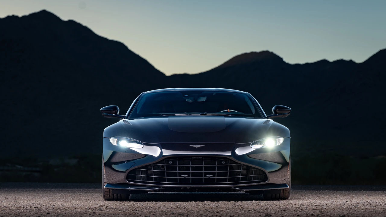 2021 Aston Martin V8 Vantage (2019+) - Image 9 of 31