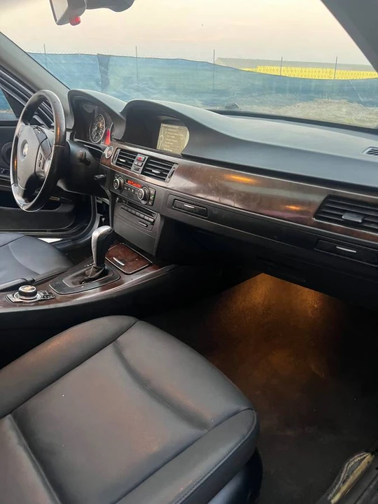 2009 BMW E90 3 Series Sedan - Image 6 of 10
