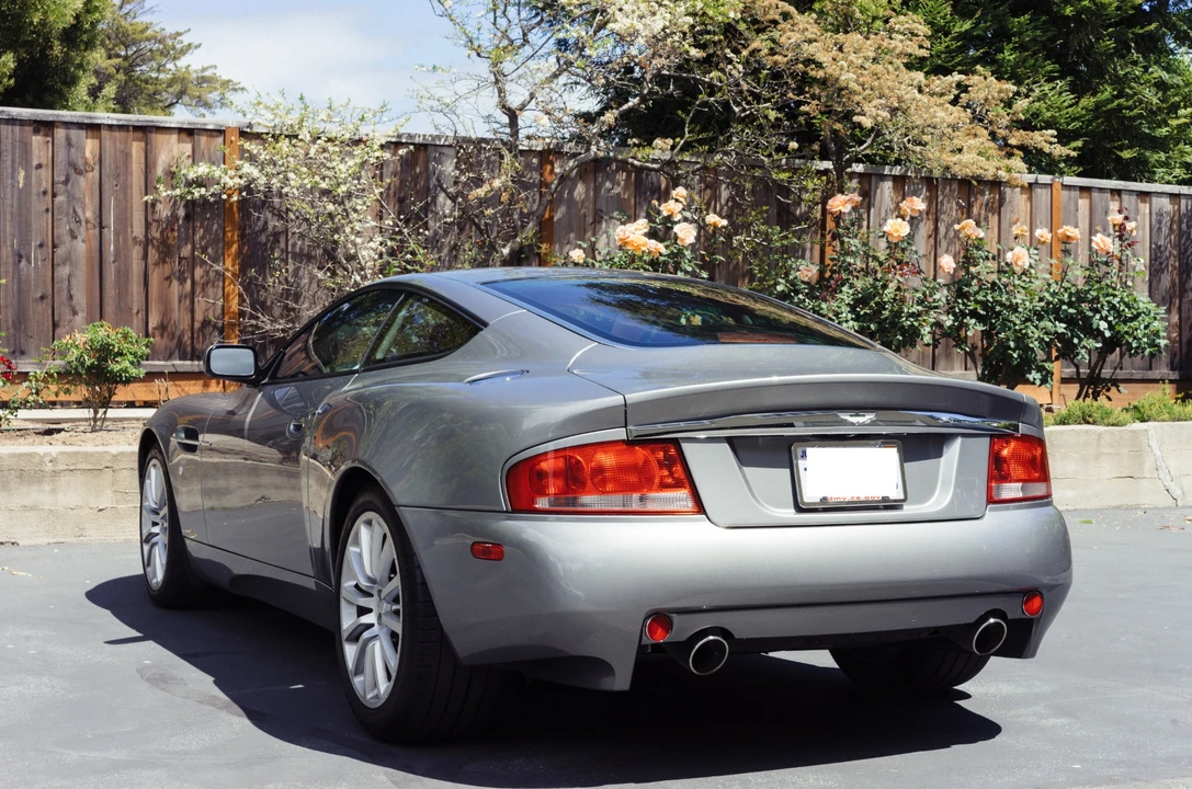 2003 Aston Martin Vanquish 1st Gen - Image 22 of 31