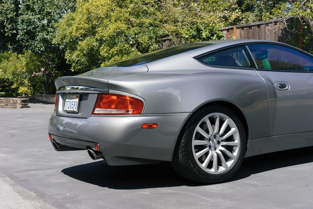 2003 Aston Martin Vanquish 1st Gen - Image 25 of 31
