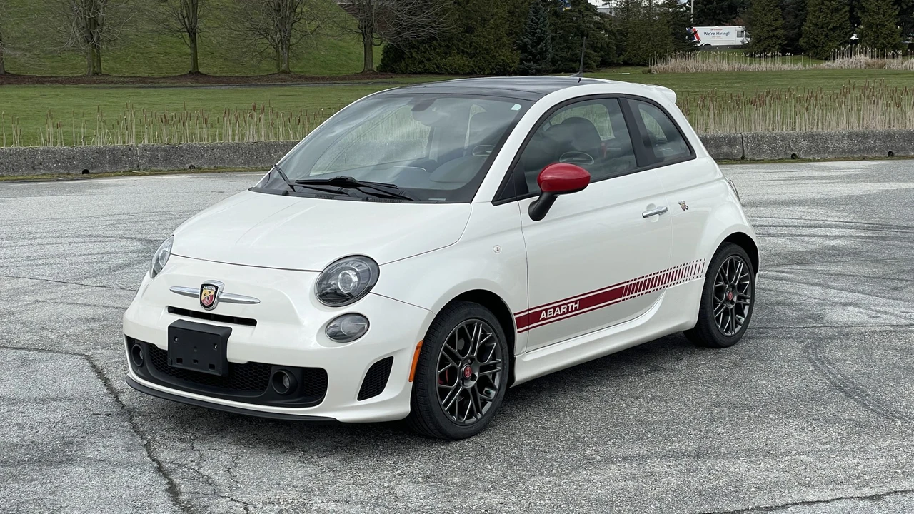 2017 Fiat Abarth 500 - Image 2 of 31