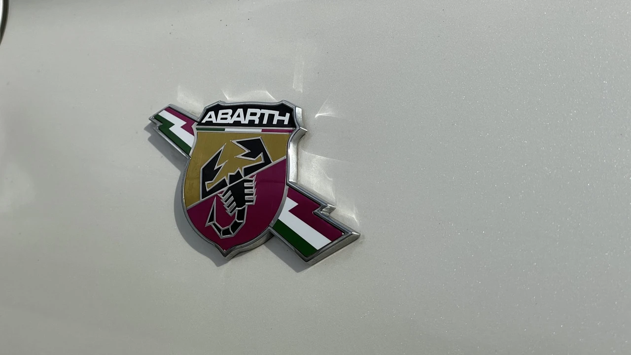 2017 Fiat Abarth 500 - Image 27 of 31