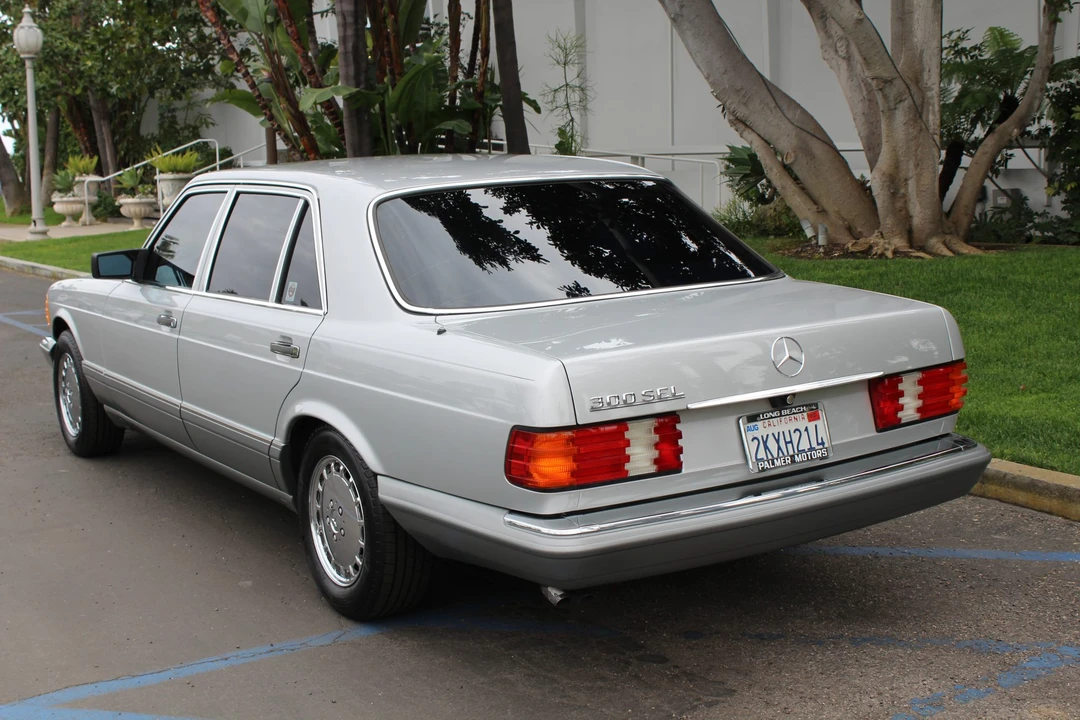 1988 Mercedes-Benz W126 S-Class Sedan - Image 12 of 31