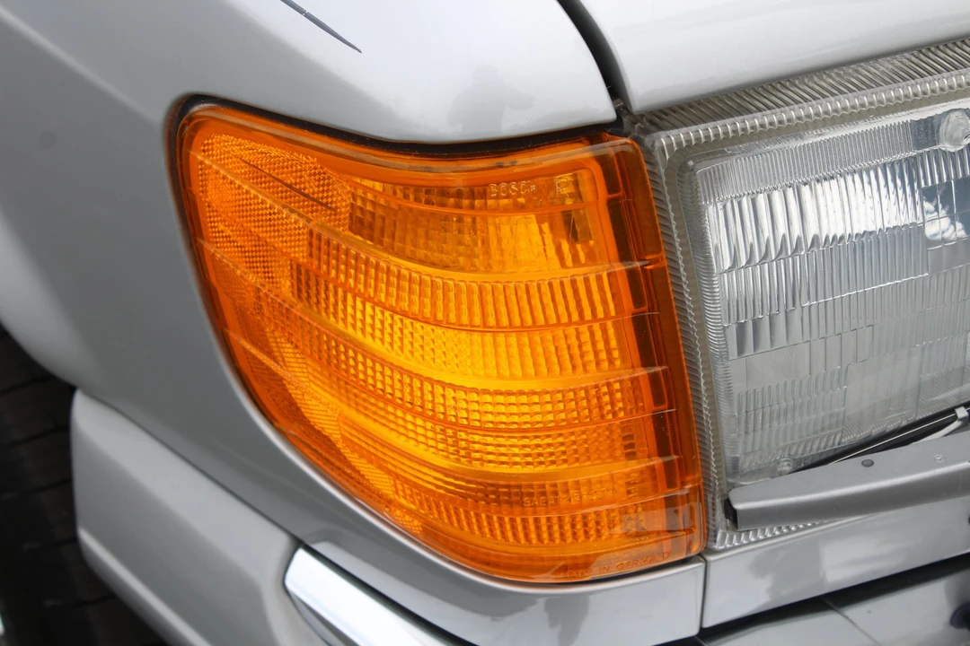 1988 Mercedes-Benz W126 S-Class Sedan - Image 31 of 31
